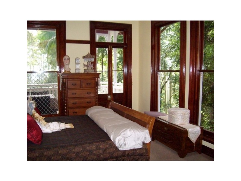 10 Morrell St, Eagle Heights QLD 4271