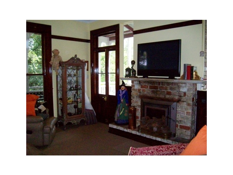 10 Morrell St, Eagle Heights QLD 4271