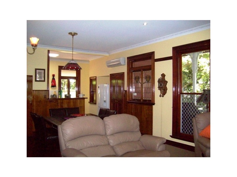 10 Morrell St, Eagle Heights QLD 4271