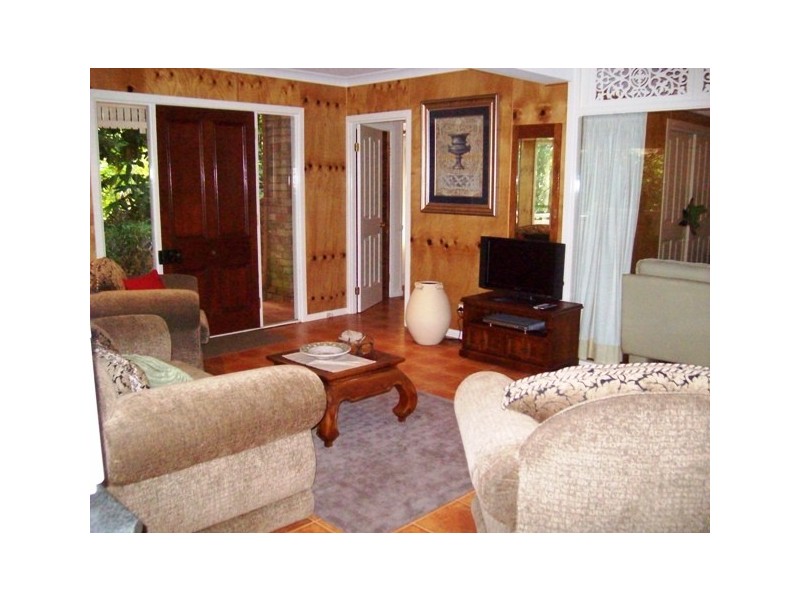 10 Morrell St, Eagle Heights QLD 4271