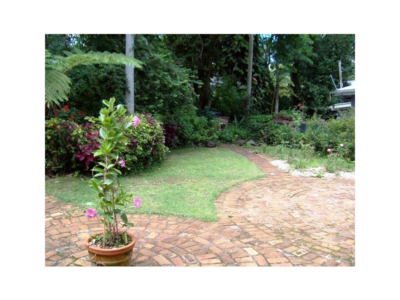 10 Morrell St, Eagle Heights QLD 4271