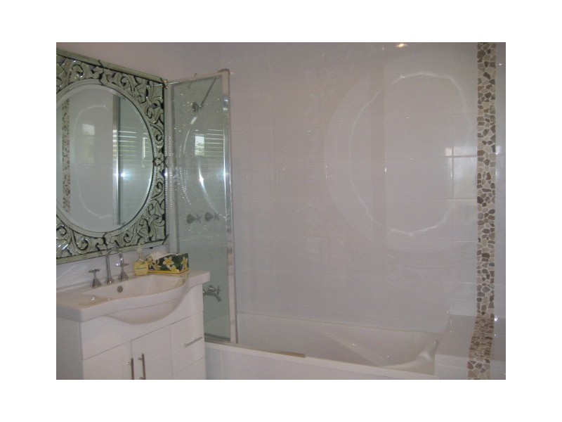 4 Golfers Cres, Eagle Heights QLD 4271