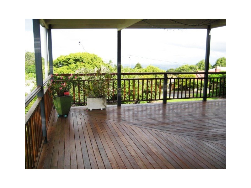4 Golfers Cres, Eagle Heights QLD 4271