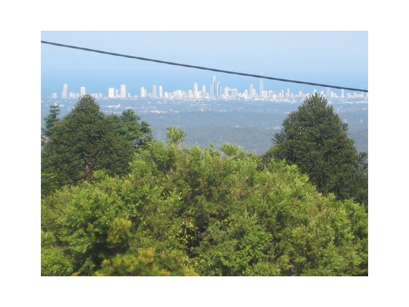 4 Golfers Cres, Eagle Heights QLD 4271