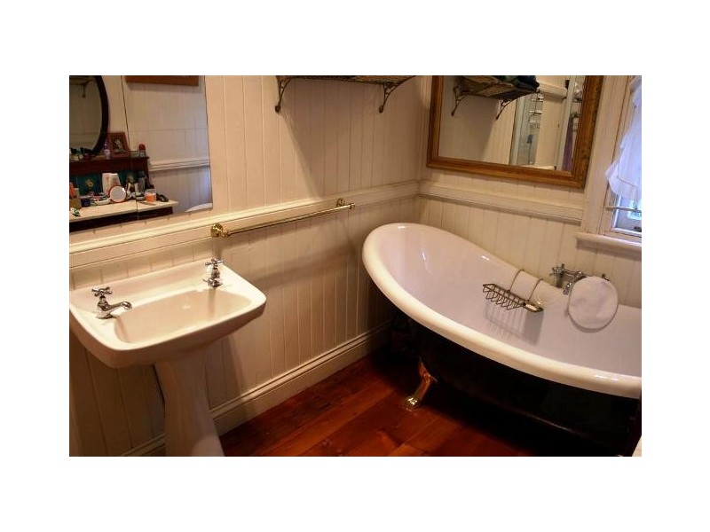 6  Areca Court,, Eagle Heights QLD 4271