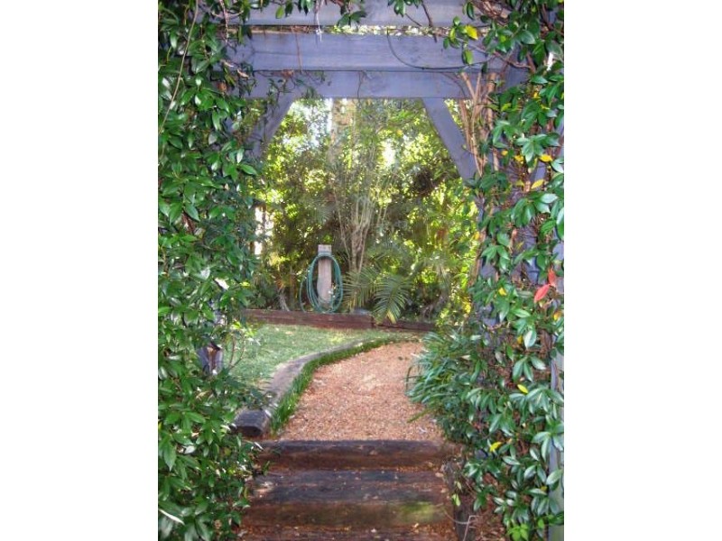 13 MORETON BAY AVENUE, Eagle Heights QLD 4271