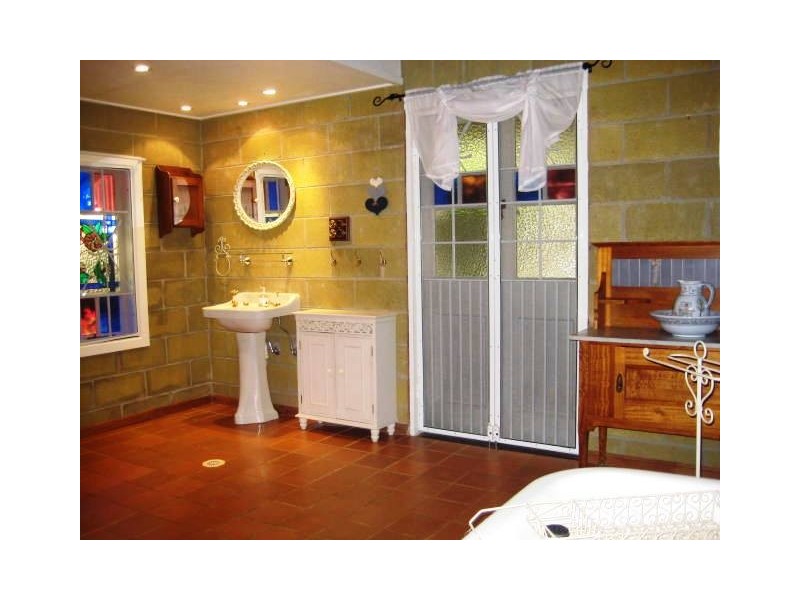 Contour Rd, Eagle Heights QLD 4271