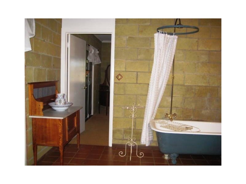 Contour Rd, Eagle Heights QLD 4271