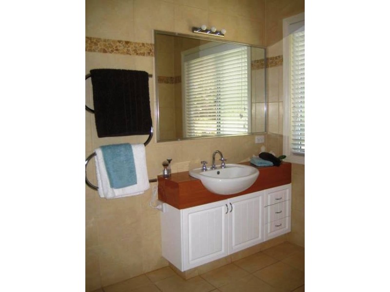 Cayambe Ct, Eagle Heights QLD 4271