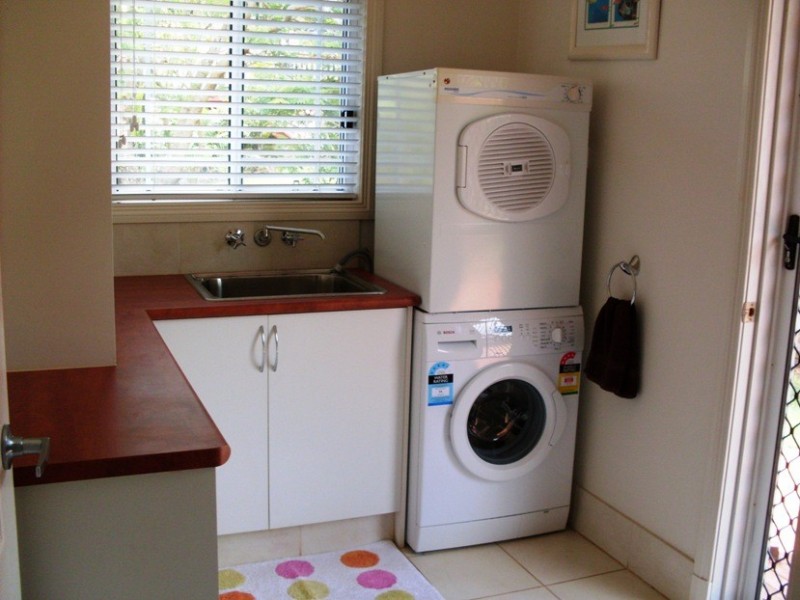 Cayambe Ct, Eagle Heights QLD 4271