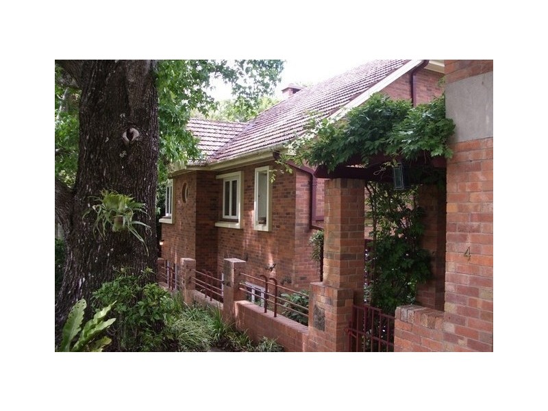 4 Palm Grove Avenue, Eagle Heights QLD 4271