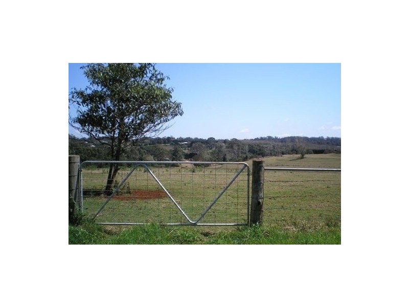 2 West Road, North Tamborine QLD 4272