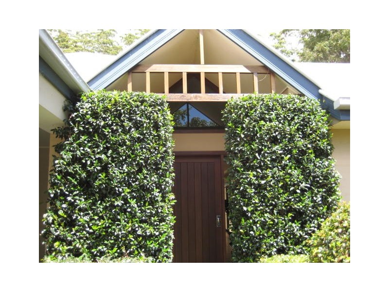 8 Carey Parade, North Tamborine QLD 4272