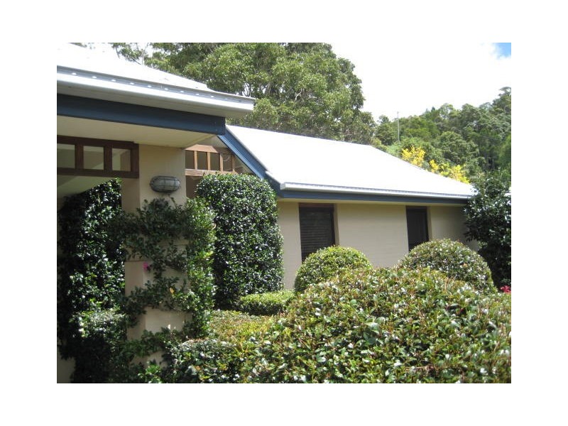 8 Carey Parade, North Tamborine QLD 4272