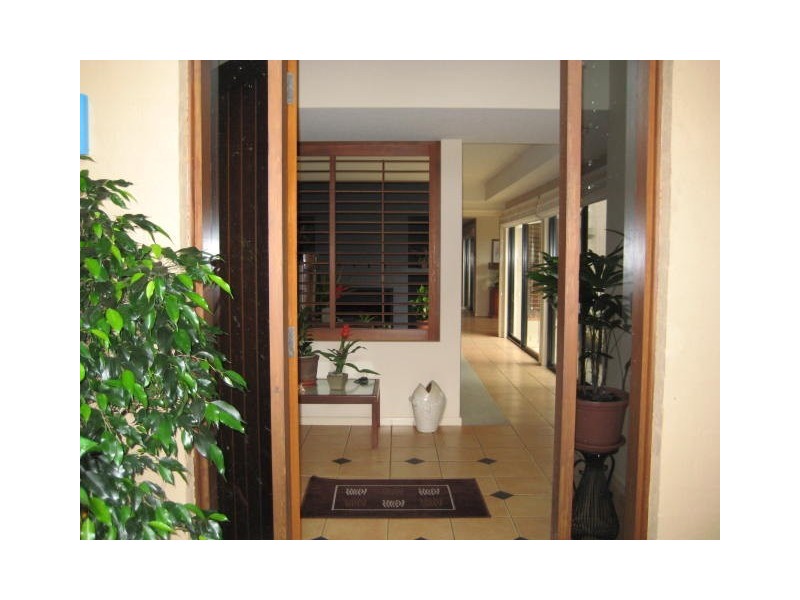 8 Carey Parade, North Tamborine QLD 4272