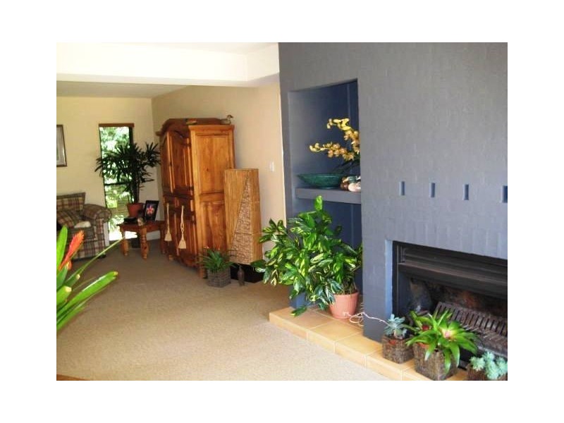 8 Carey Parade, North Tamborine QLD 4272