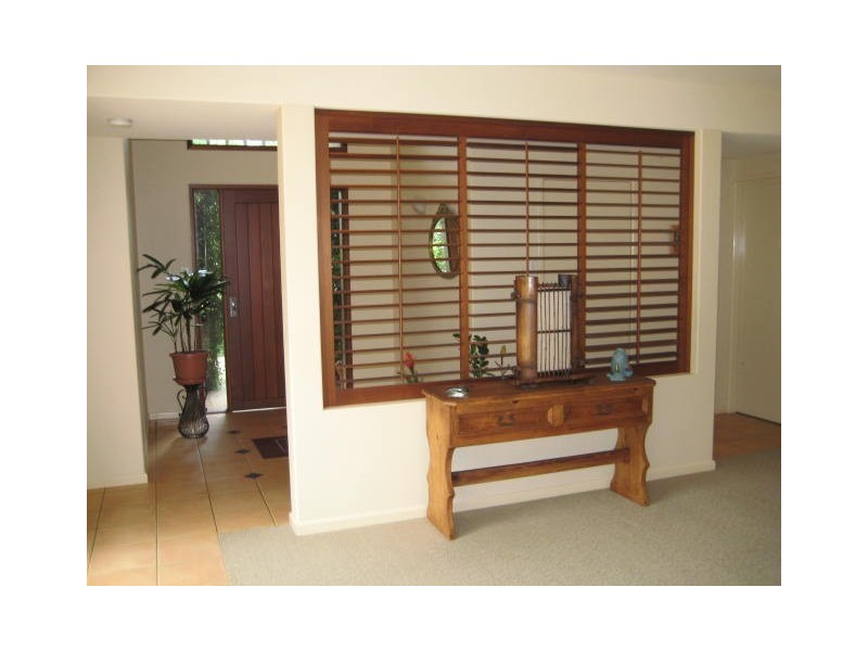 8 Carey Parade, North Tamborine QLD 4272