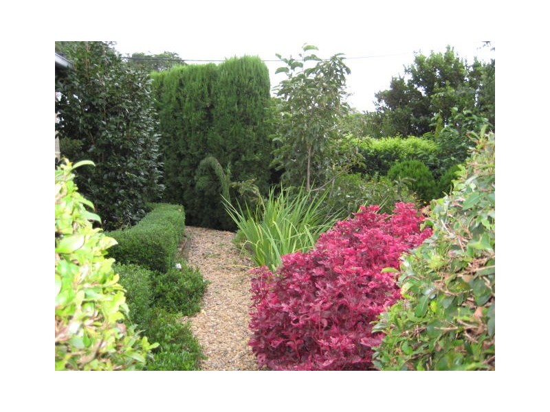 8 Carey Parade, North Tamborine QLD 4272