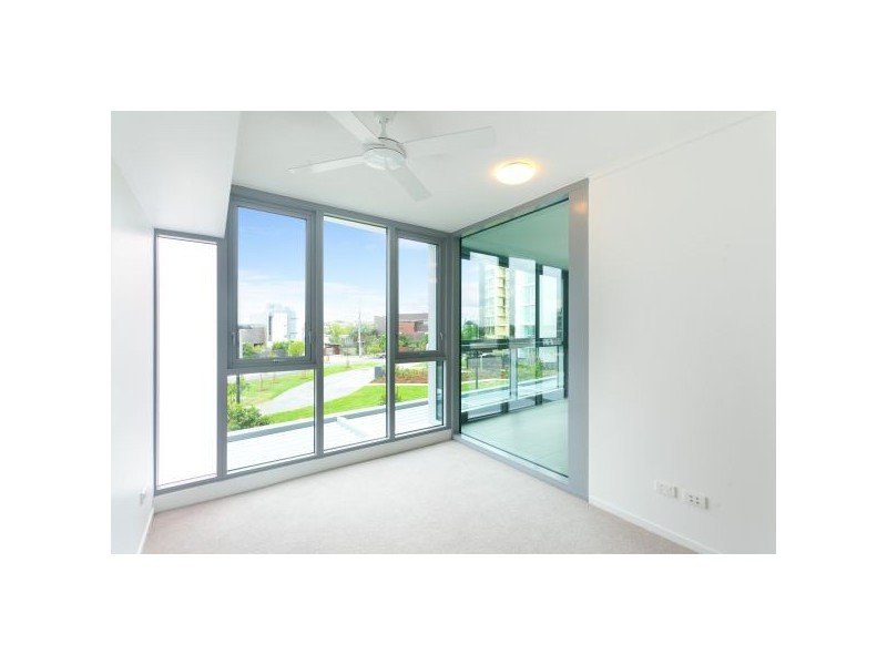 20109/8 Harbour Road, Hamilton QLD 4007