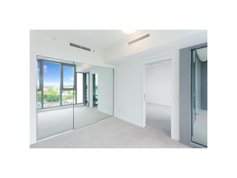 10803/8 Harbour Road, Hamilton QLD 4007