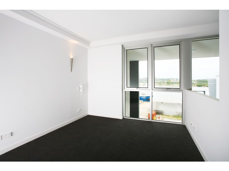 823/43 Hercules Street, Hamilton QLD 4007