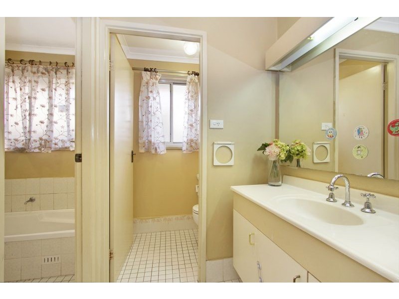 32 Vella Crescent, Blacktown NSW 2148