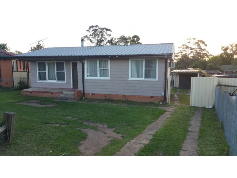 6 Idriess Crescent, Blackett NSW 2770