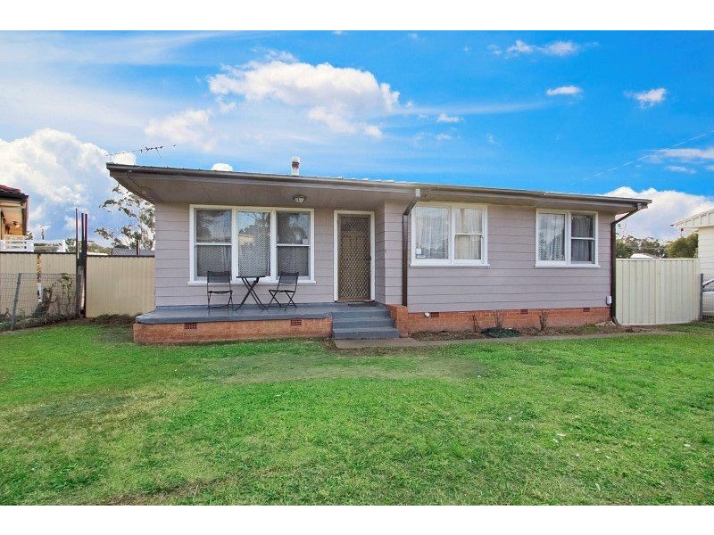 6 Idriess Crescent, Blackett NSW 2770