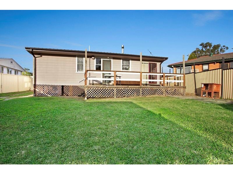 6 Idriess Crescent, Blackett NSW 2770