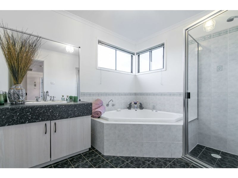 27 Farmingdale Drive, Blacktown NSW 2148