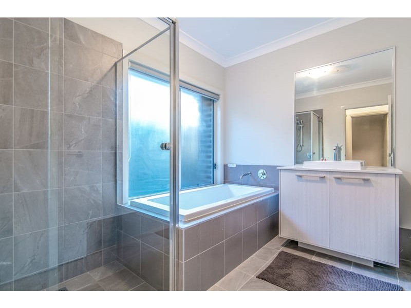 16 Winter Street, Denham Court NSW 2565