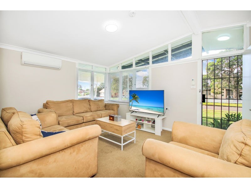 14 Manila Road, Lethbridge Park NSW 2770