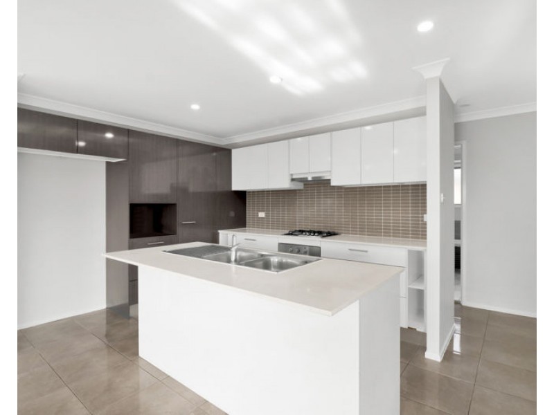 16 Glenmore Ridge Drive, Glenmore Park NSW 2745