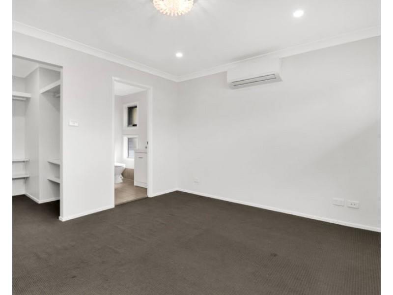 16 Glenmore Ridge Drive, Glenmore Park NSW 2745