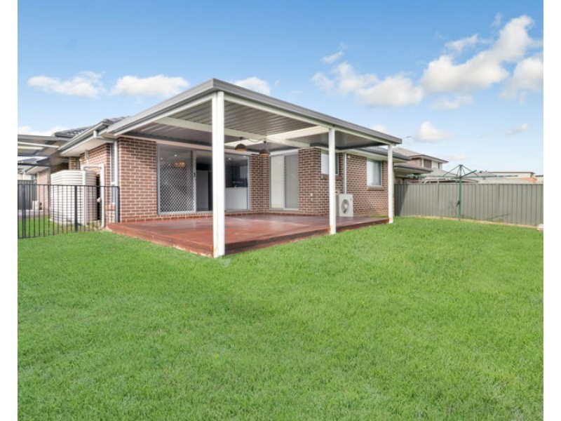 16 Glenmore Ridge Drive, Glenmore Park NSW 2745