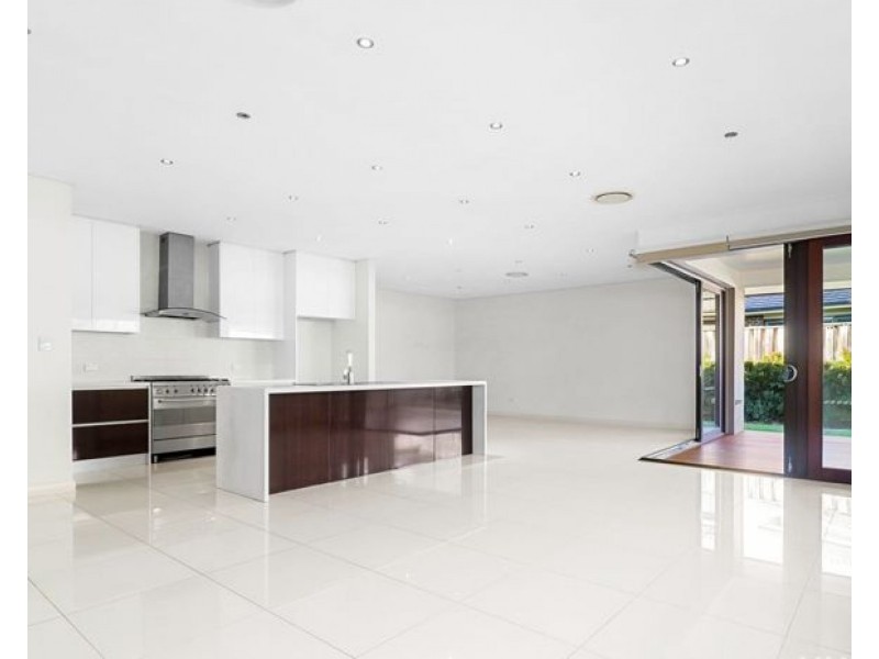 8 Crimson Crescent, The Ponds NSW 2769