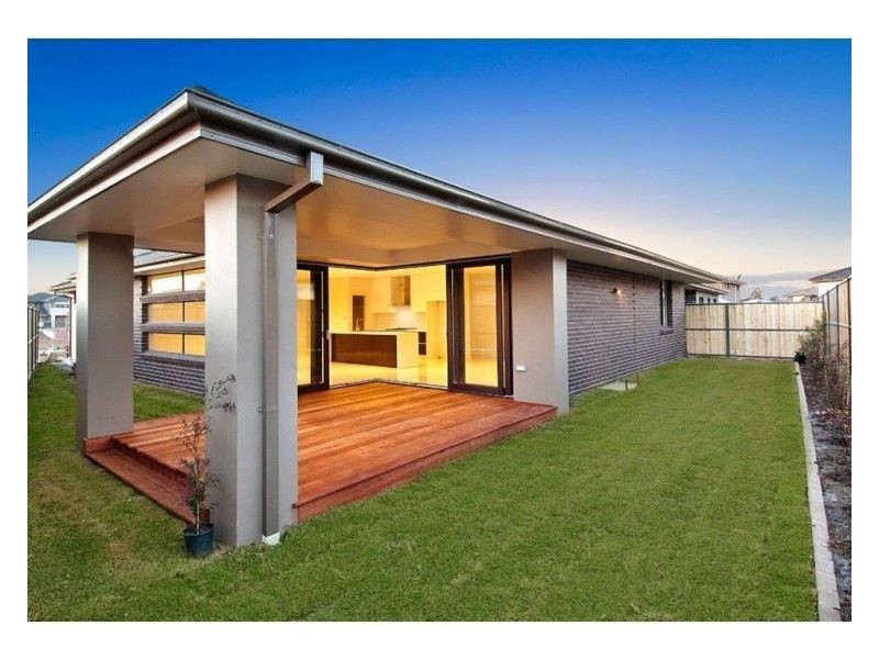 8 Crimson Crescent, The Ponds NSW 2769