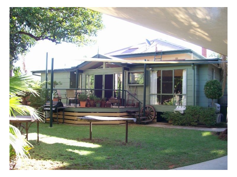 36 MILTHORPE ST, Oaklands NSW 2646