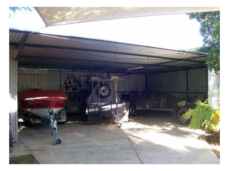 36 MILTHORPE ST, Oaklands NSW 2646