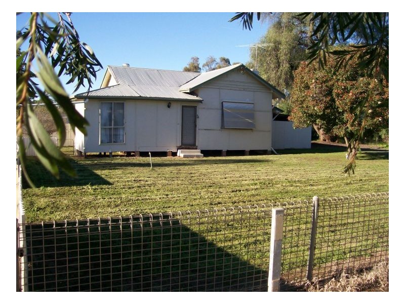 11 COREEN ST, Oaklands NSW 2646