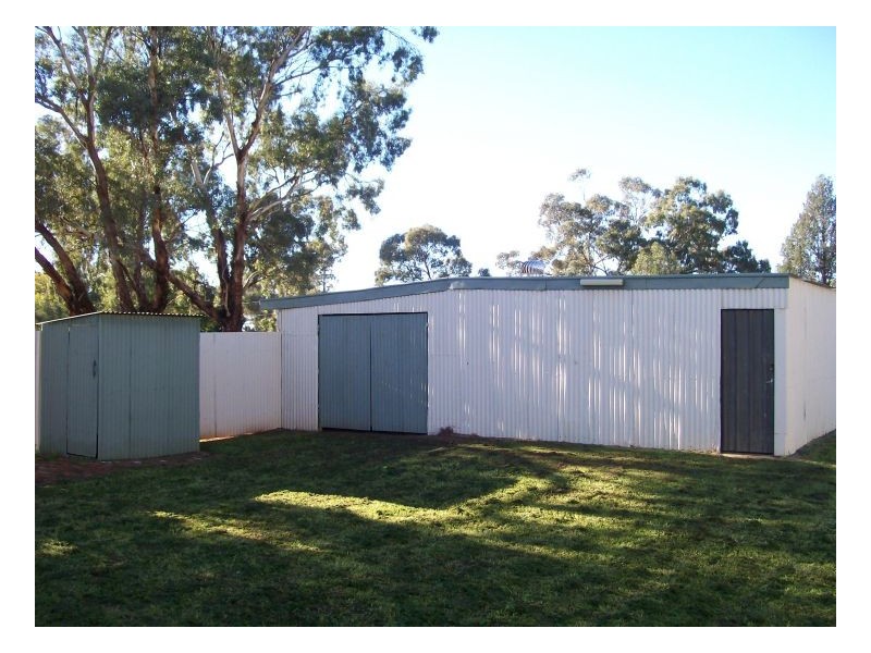 11 COREEN ST, Oaklands NSW 2646