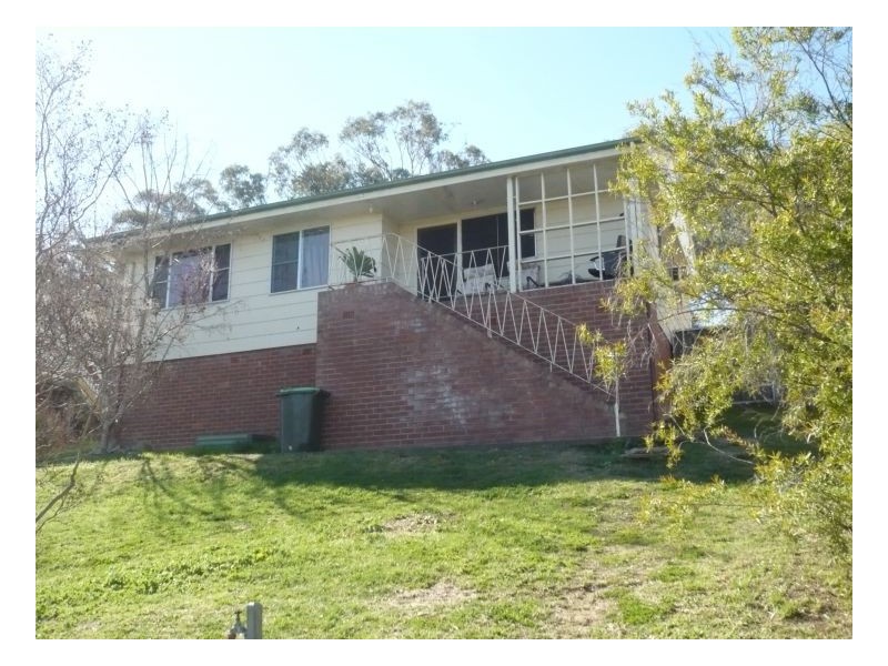 32 MOUNTVIEW CRESCENT, Tamworth NSW 2340