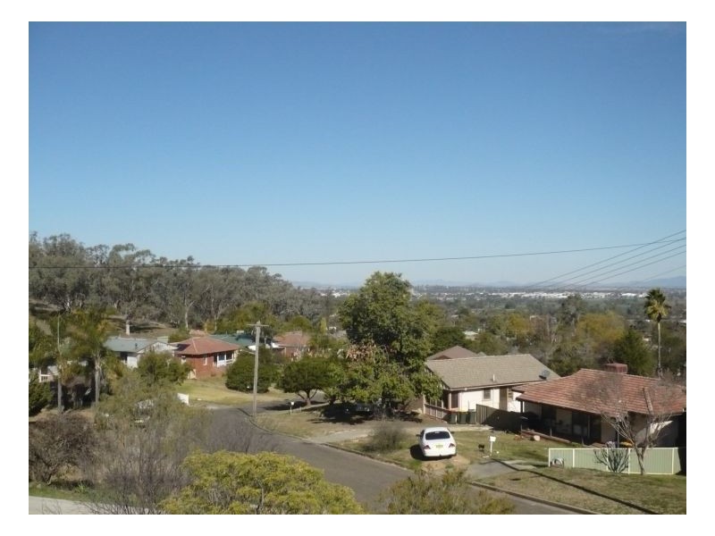 32 MOUNTVIEW CRESCENT, Tamworth NSW 2340