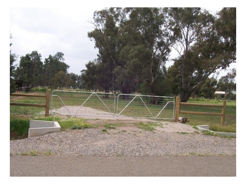 40 Racecourse Rd, Berrigan NSW 2712