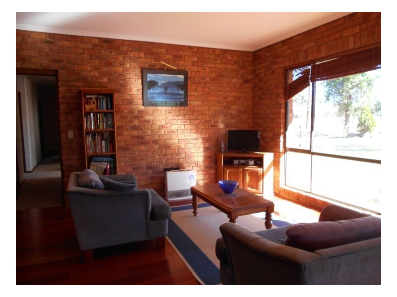 26 Waverly Rd, Berrigan NSW 2712