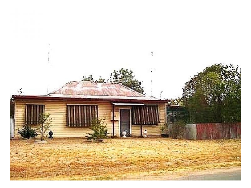 62 Buller St, Oaklands NSW 2646