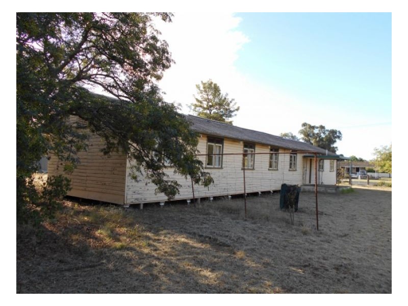 9-10 Milthorpe St, Oaklands NSW 2646