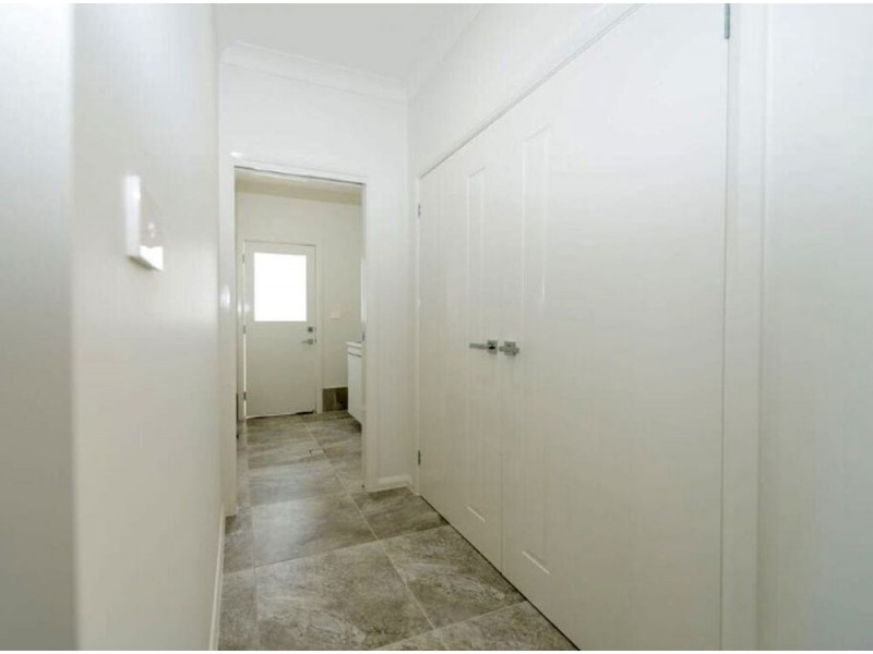 16 CONIMBLA CRES, Tamworth NSW 2340