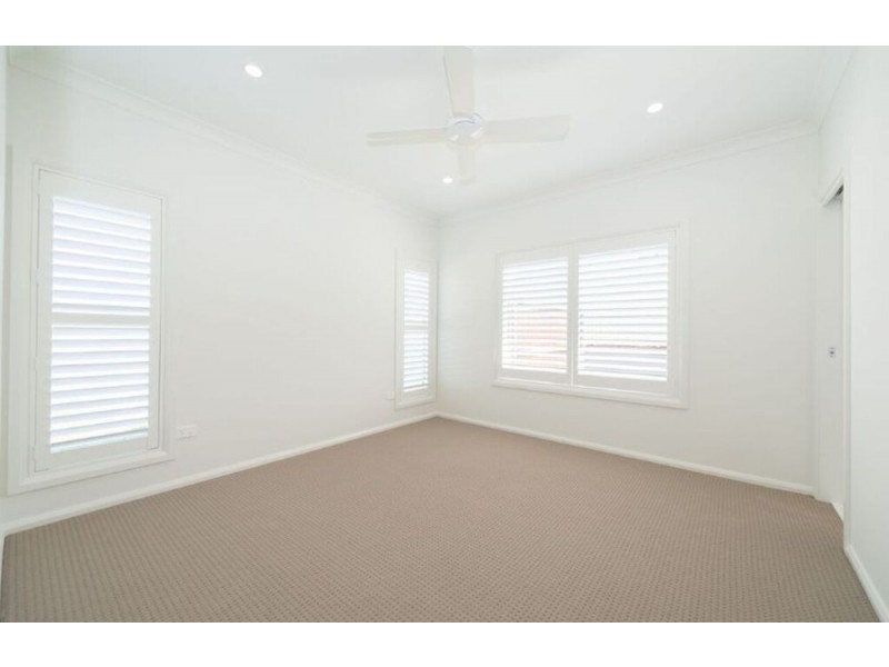 16 CONIMBLA CRES, Tamworth NSW 2340