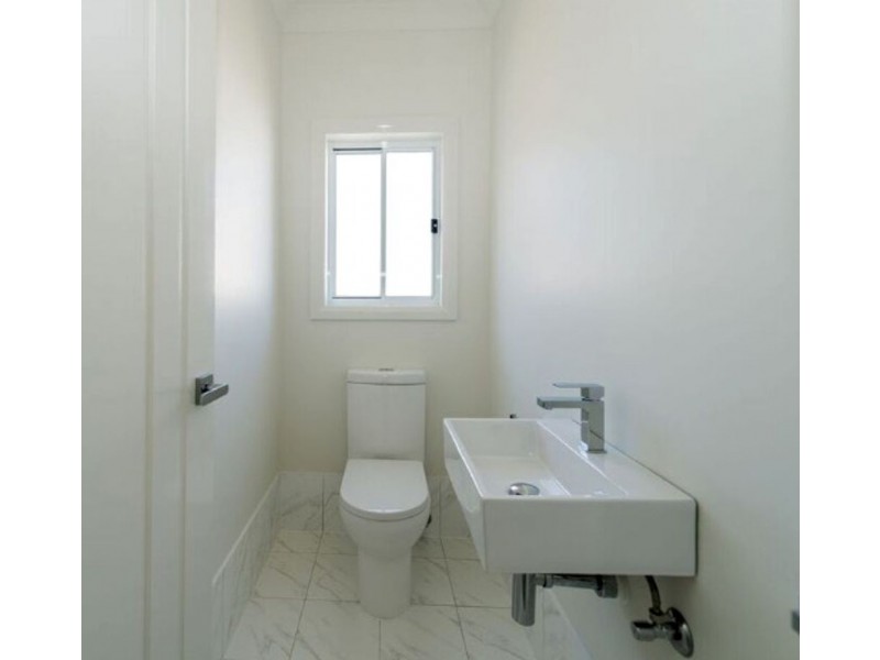 16 CONIMBLA CRES, Tamworth NSW 2340